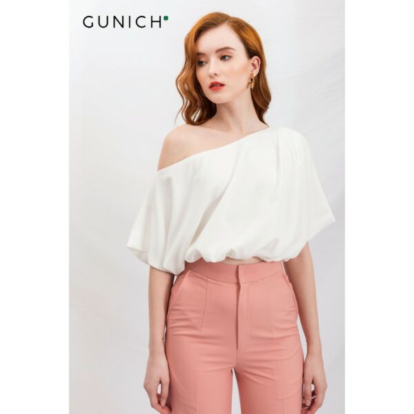 Áo kiểu croptop lụa lệch vai trắng Gunich