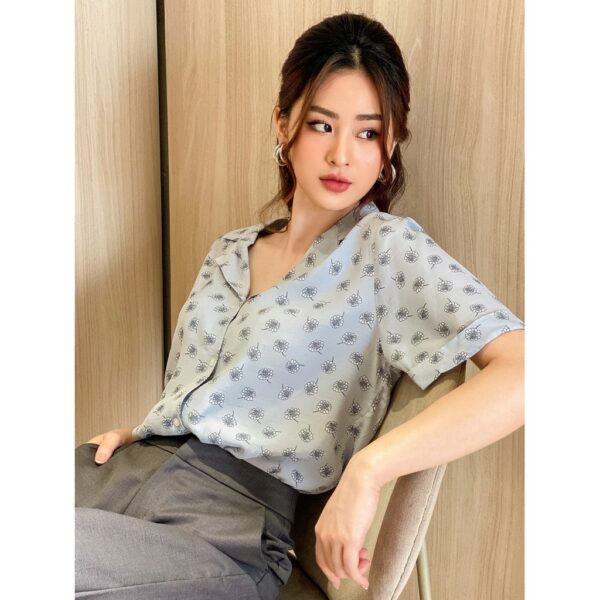 Áo Sơ Mi Nữ Tay Ngắn Cổ Vest Lụa GILLEE Họa Tiết Hoa Calantha - Hình ảnh 4