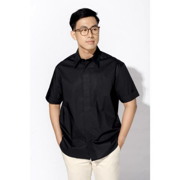 Áo sơ mi tay ngắn, cổ POINT COLLAR. LOOSE form - Routine 10S21SHS004