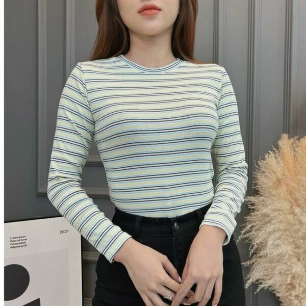 Áo thun tay dài nữ CRAZYTEEN cổ tròn họa tiết sọc AT0261