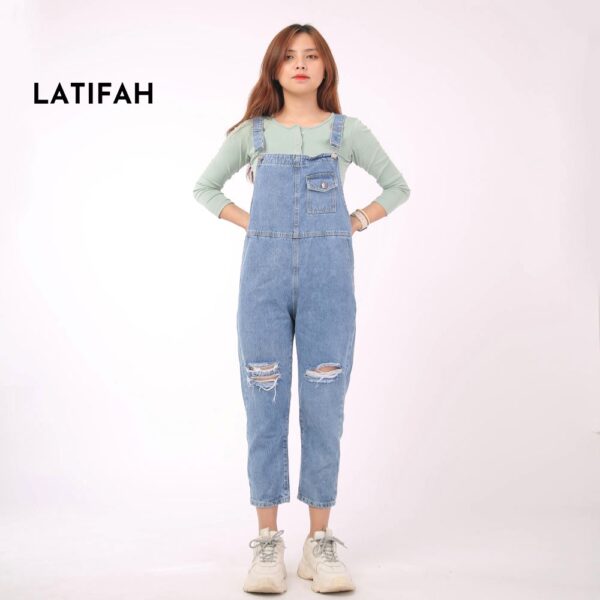 [Mã BMBAU50 giảm 7% tối đa 50K đơn 99K] Quần yếm jean dài nữ LATIFAH túi đồng hồ rách gối YJ005 - Ảnh 2