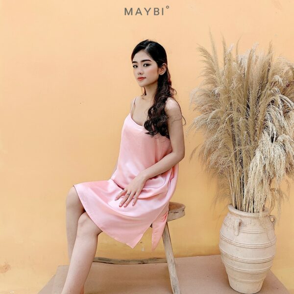 [Mã MAYBI100 giảm 100K đơn từ 599K] MAYBI - Đầm suông 2 dây hồng Pink short silk night dress - Hình ảnh 2