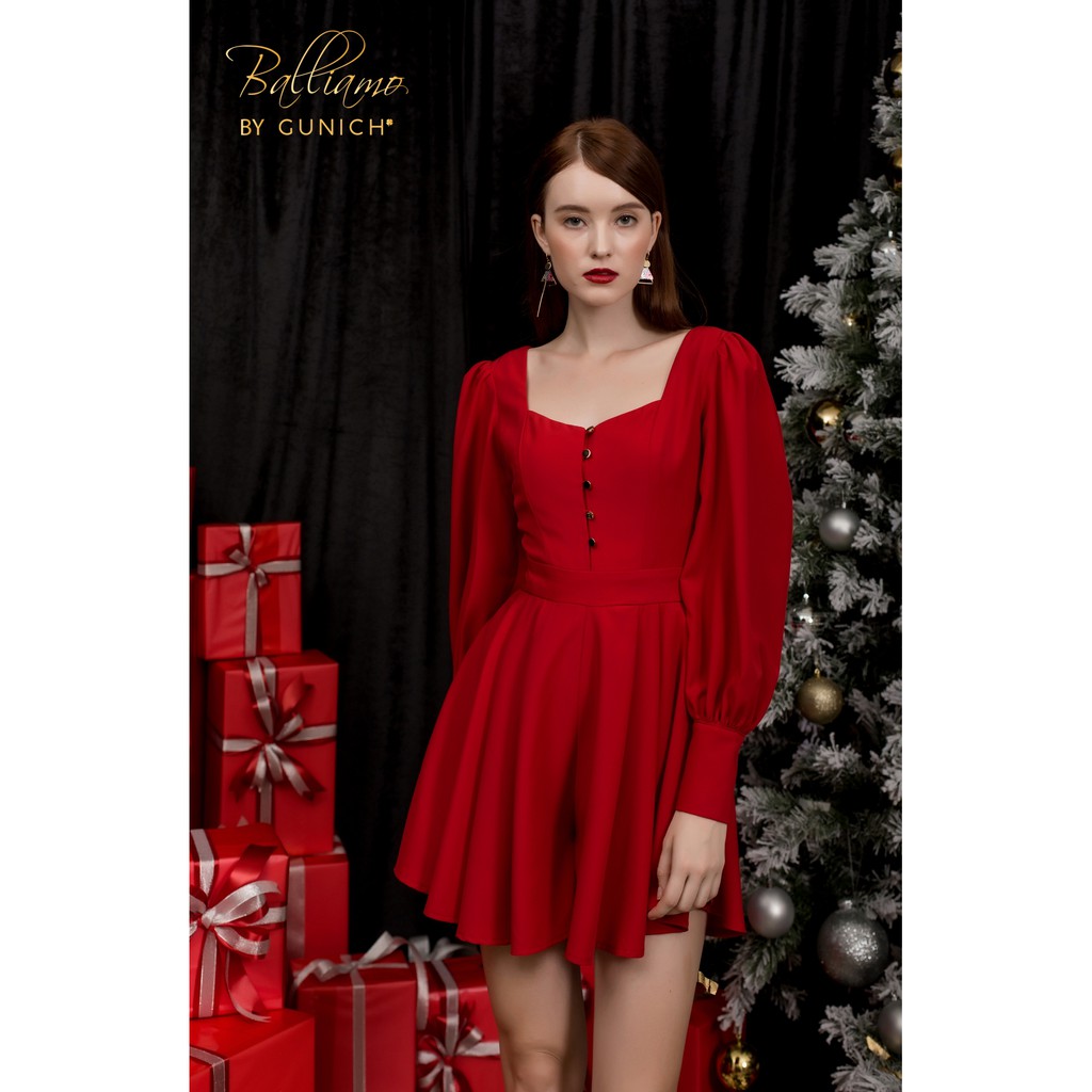 Playsuit tay phồng đỏ/xanh lá vải lụa phối nút kim loại Gunich