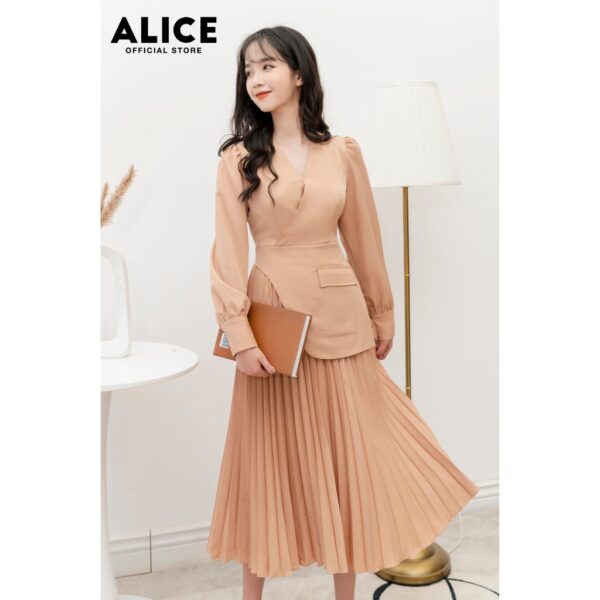 Váy Xếp Ly Dài Tay ALICE Chất Vải Trượt Nhật Mềm Mịn Thiết Kế Cổ V Dập Li Sang Trọng V740 - Hình ảnh 4