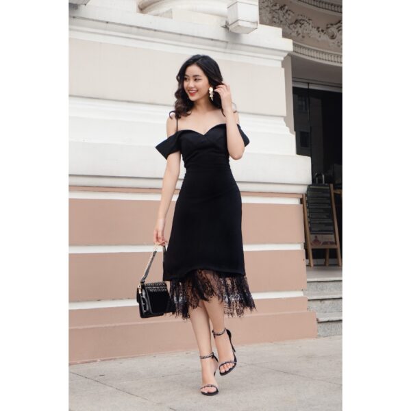 XIPI - Đầm Đen Tùng Nối Ren Tay Rớt - Hình ảnh 2