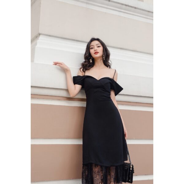 XIPI - Đầm Đen Tùng Nối Ren Tay Rớt
