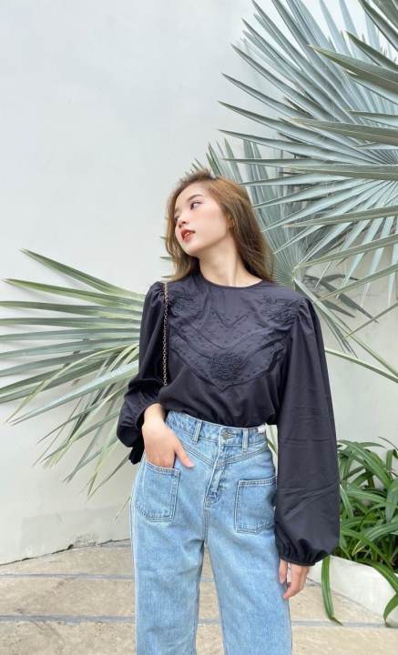 Áo blouse thêu ngực tay phồng 2 màu AfterBefore