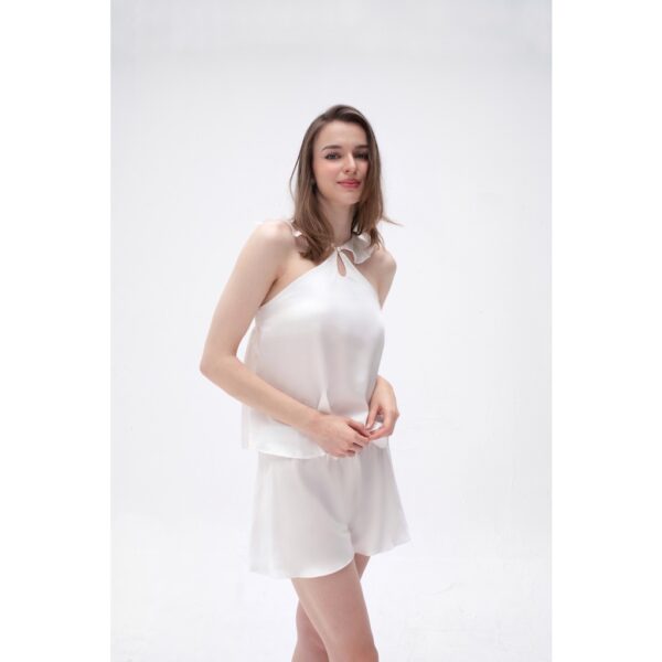 Bộ đồ lụa Pyjama Nữ 𝐋𝐈𝐋𝐀𝐒 𝐁𝐋𝐀𝐍𝐂 Chloe Cami Set Kiểu Dáng Hai Dây Cổ Yếm Cánh Tiên 2 màu Đen Trắng - Hình ảnh 7