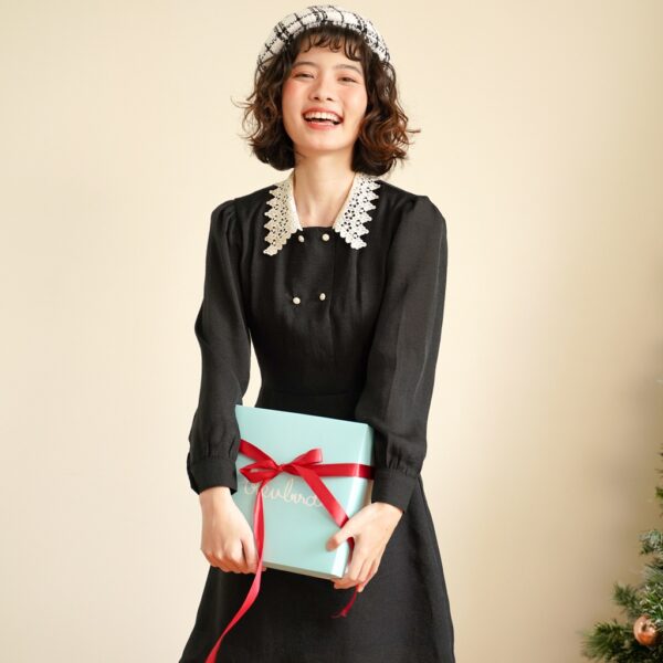 BLEUBIRD Váy dáng A tơ nhũ đen phối cố ren NOIR DRESS - Hình ảnh 5