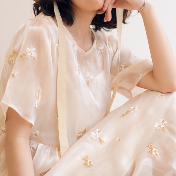BLEUBIRD Váy voan organza thêu hoa dáng suông dài HOTARU DRESS - Hình ảnh 7