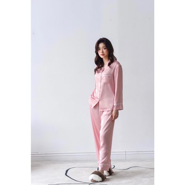 Đồ Bộ Pijama Nữ 𝐋𝐈𝐋𝐀𝐒 𝐁𝐋𝐀𝐍𝐂 Chất Liệu Lụa Cao Cấp Mềm Mại | Kiểu Dáng Dài Tay, Quần Dài | Màu Hồng Baby - Hình ảnh 3