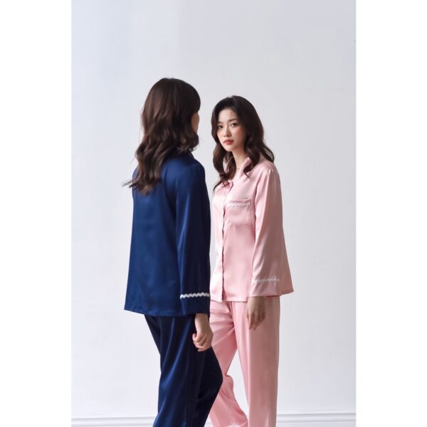 Đồ Bộ Pijama Nữ 𝐋𝐈𝐋𝐀𝐒 𝐁𝐋𝐀𝐍𝐂 Chất Liệu Lụa Cao Cấp Mềm Mại | Kiểu Dáng Dài Tay, Quần Dài | Màu Hồng Baby - Hình ảnh 4