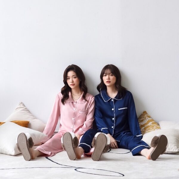 Đồ Bộ Pijama Nữ 𝐋𝐈𝐋𝐀𝐒 𝐁𝐋𝐀𝐍𝐂 Chất Liệu Lụa Cao Cấp Mềm Mại | Kiểu Dáng Dài Tay, Quần Dài | Màu Hồng Baby - Hình ảnh 6