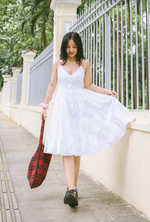 Đầm 2 dây nữ dáng xòe thiết kế thời trang GAGO V-neck sleeveless maxi dress màu trắng GG3406