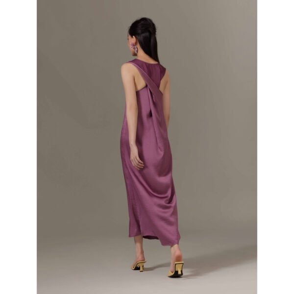 Đầm lụa dài cách điệu thân sau Mauve Twist dress