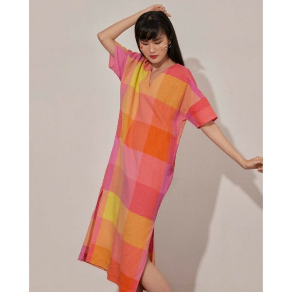 Đầm linen kẻ caro cổ tim Mauve V dress - Hình ảnh 3