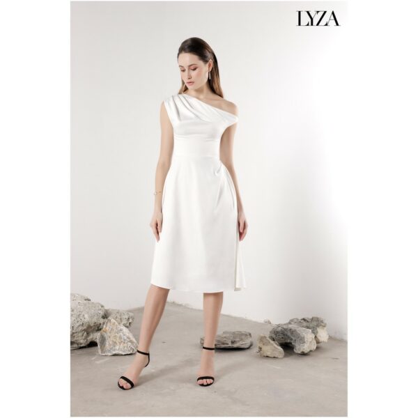 Lyza - Đầm Lệch Vai Trắng