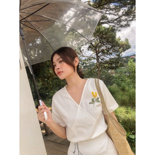 TIELA Áo thêu hoa trên ngực - Hình ảnh 2
