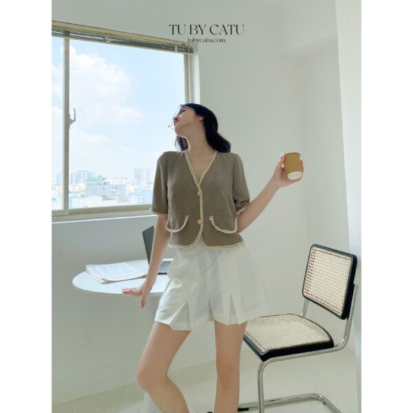 TUBYCATU | Quần short trắng xẻ lai - Hình ảnh 3