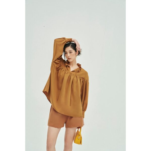 Áo Rocky nâu tay dài nhún ngang ngực cổ bèo freesize quyến rũ nữ tính thiết kế cao cấp đi chơi đi tiệc gợi cảm - Hình ảnh 3