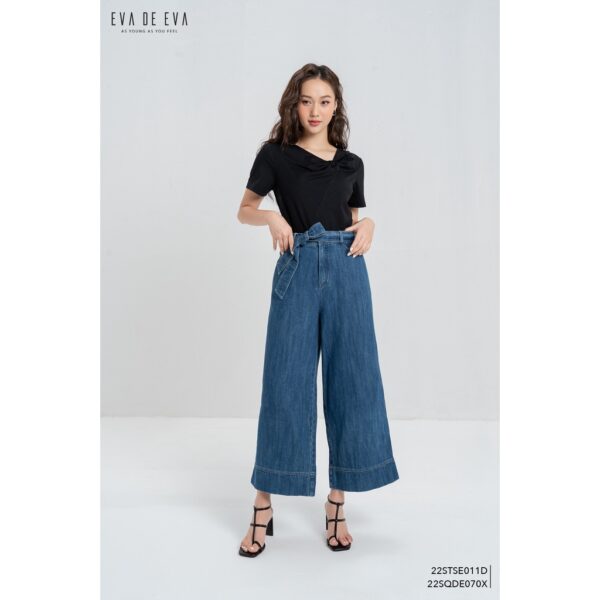 Áo thun nữ đen trơn tay ngắn cổ nơ lệch Eva de Eva 22STSE011D - Hình ảnh 2