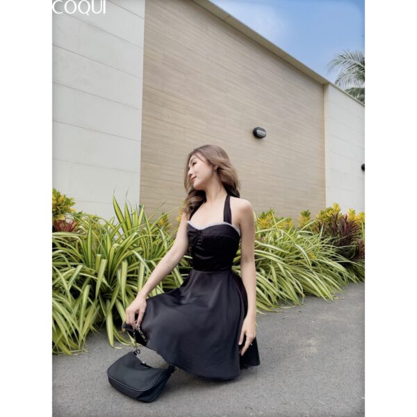 COQUI - Váy lụa đen viền ren cúp ngực cột dây - Iris Dress - Ảnh 2