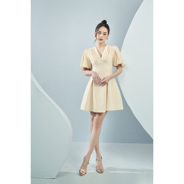 MOLLYNISTA - Đầm Bethany kem cổ tim phối sọc gân tay nấm quyến rũ nữ tính thiết kế cao cấp đi chơi đi tiệc gợi cảm - Hình ảnh 2