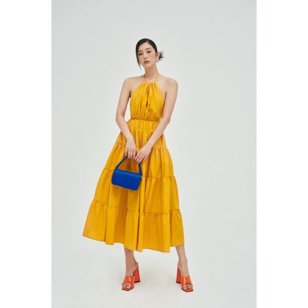 MOLLYNISTA - Đầm Mira yếm maxi hở lưng quyến rũ nữ tính thiết kế cao cấp đi chơi đi tiệc gợi cảm - Hình ảnh 4