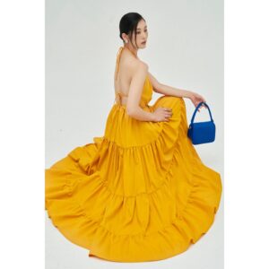 MOLLYNISTA - Đầm Mira yếm maxi hở lưng quyến rũ nữ tính thiết kế cao cấp đi chơi đi tiệc gợi cảm