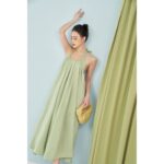 MOLLYNISTA – Đầm Quinni yếm xếp ly suông hở lưng freesize quyến rũ nữ tính thiết kế cao cấp đi chơi đi tiệc gợi cảm