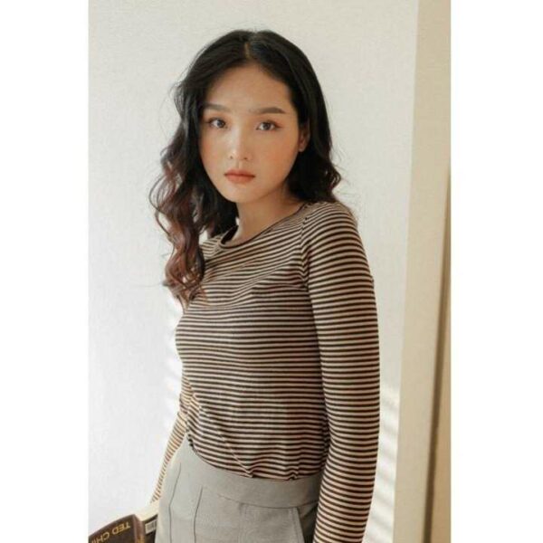 Áo bó cổ thuyền cao - MOMOCO