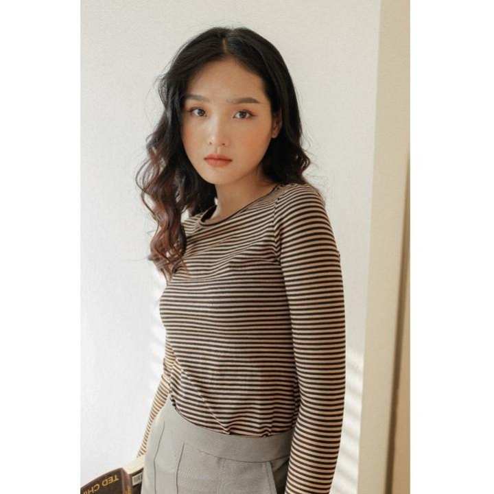Áo bó cổ thuyền cao – MOMOCO