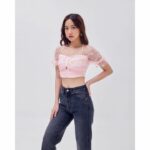 Áo croptop SheByShj tay bồng hoa cúc màu hồng – Pink Daisy Top