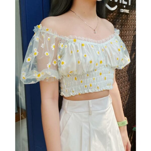 Áo croptop SheByShj trễ vai họa tiết hoa cúc màu xanh lá - Green Dona Top