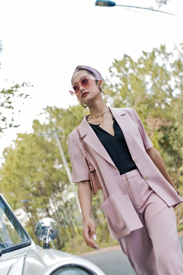 Áo khoác blazer nữ tay ngắn có túi FWBZ21SS07L