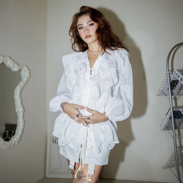 Áo sơ mi kiểu bèo hở cổ ONONMADE Alice Ruffle Shirt màu trắng