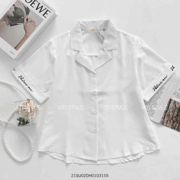 Áo Sơ Mi Nữ Tay Ngắn VM STYLE SMU00033 Thiết Kế Cổ Vest Tay Thêu Chữ, Màu Sắc Trẻ Trung, Thanh Lịch Phù Hợp Đi Làm