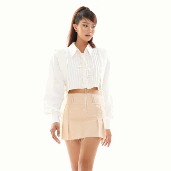 Áo sơ mi tay dài dáng croptop xếp li ONONMADE Cher Croptop màu trắng
