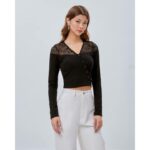 Áo thun croptop Shebyshj tay dài phối ren cổ màu đen – Allie Top