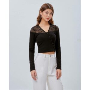 Áo thun croptop Shebyshj tay dài phối ren cổ màu đen - Allie Top