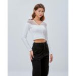 Áo thun croptop Shebyshj tay dài phối ren cổ màu trắng – White Allie Top