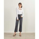 Áo thun Shebyshj ôm dài tay khoét ngực màu trắng – Lavish top