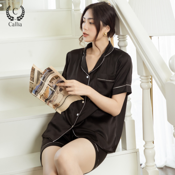 Bộ Pijama Lụa Mặc Nhà Callia Tay Ngắn Quần Ngắn Màu Đen