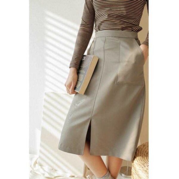 Chân váy midi xẻ giữa trước - MOMOCO