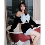 Chân váy SheByShj nhung đen phối bèo – Monica Skirt