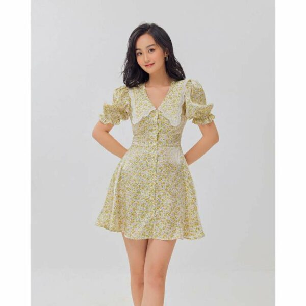 Đầm xòe Shebyshj hoa nhí cổ sen nhọn gài nút trước màu vàng - Yuri Dress