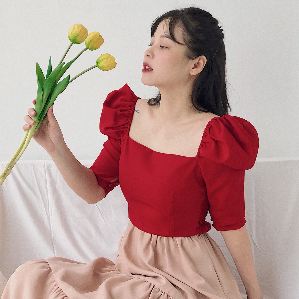 KIOBI– Áo Kiểu Ari Form Croptop Ôm Cúp Ngang Ngực, Tay Phồng Lửng Nhún Thun Cổ Điển, Vải Cotton Thái Đỏ – KIA2061DO