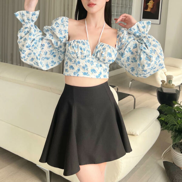 KIOBI – Áo kiểu Chloris form croptop cúp ngực, tay phồng dài nhún thun cổ điển, lưng thun,vải xô thêu xanh - KIA224446HX