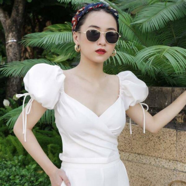 KIOBI– Áo Kiểu Gaby Form Croptop, Cúp Ngực Chéo, Tay Phồng Ngắn, Nhún Thun Sau Lưng, Vải Cotton Thái Trắng - Kia1971T