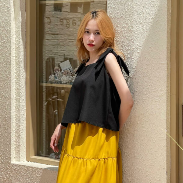 KIOBI– Áo Kiểu Hebe W Bow Form Suông Rộng, Cổ Vuông Sát Nách, Nơ Bản Lớn Đính Trên Vai, Vải Cotton Bố Đen - KIA1972D